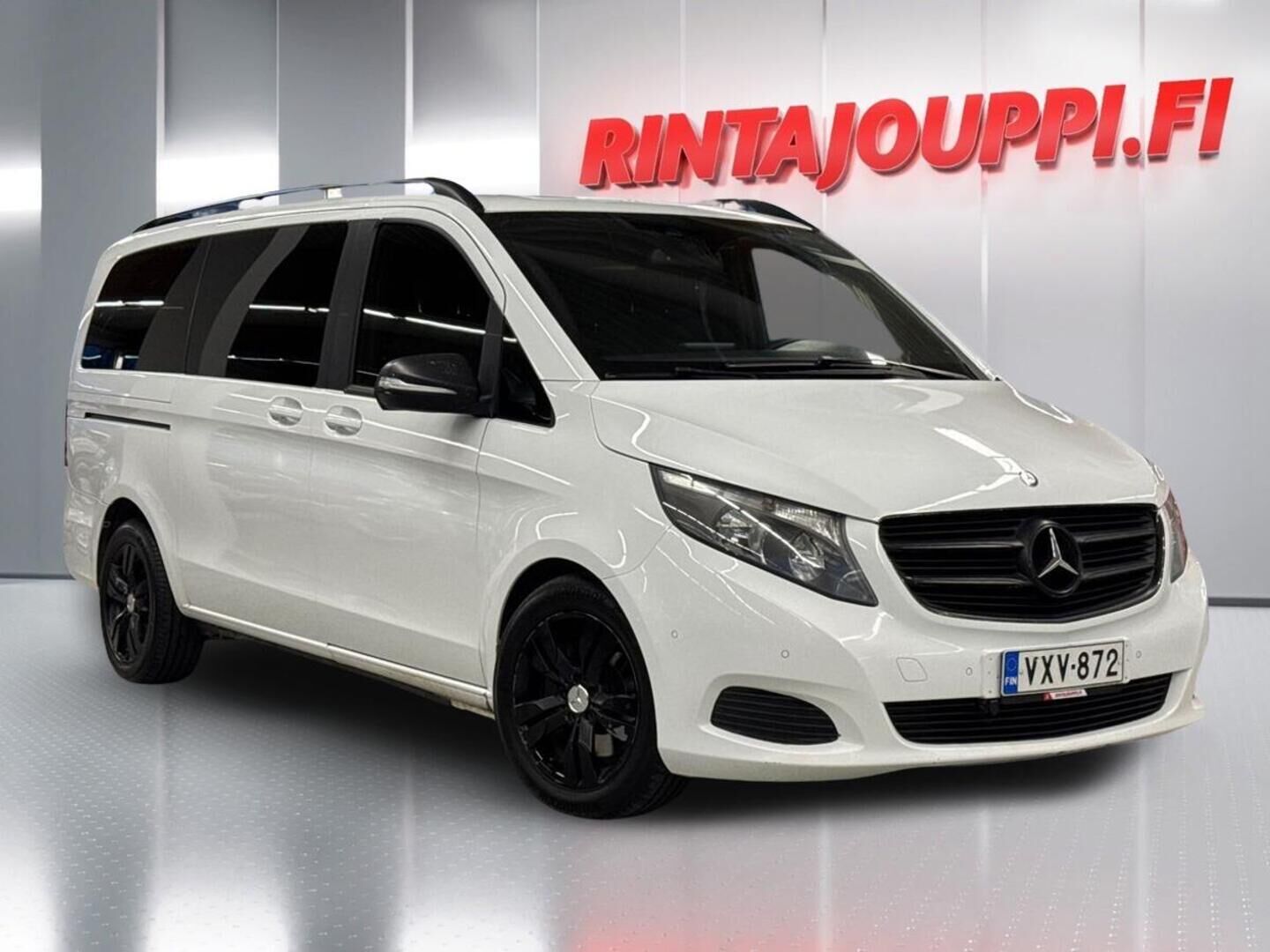 Valkoinen Mercedes-Benz V